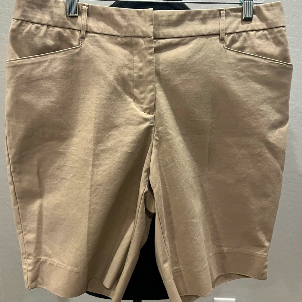 Ellen Tracy size 10 Khaki cotton blend Shorts